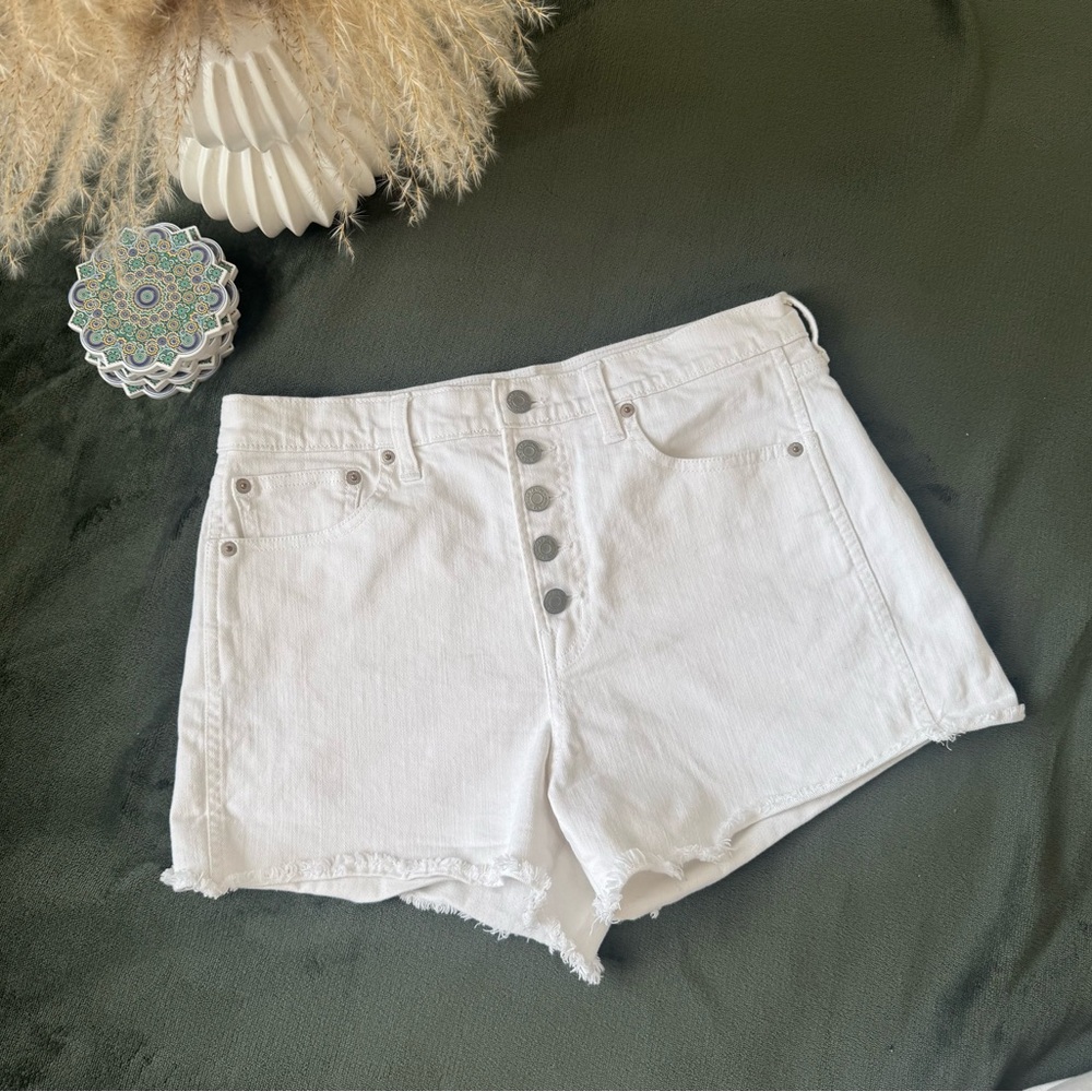 GAP Denim White High-Waisted Button Fly Shorts – Size 8 Short